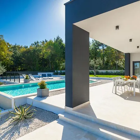 Tonchi 3 Bedroom Private Pool Bbq & Garden Vila *