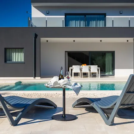 Vila Tonchi 3 Bedroom Private Pool Bbq & Garden Barban