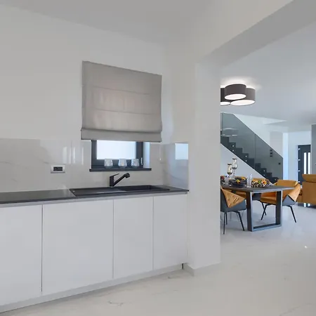 Tonchi 3 Bedroom Private Pool Bbq & Garden Villa *