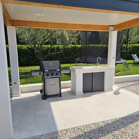 Tonchi 3 Bedroom Private Pool Bbq & Garden * Barban