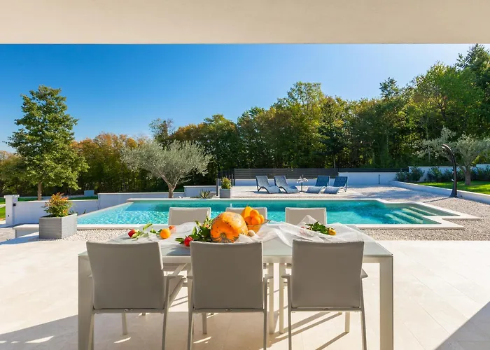Tonchi 3 Bedroom Private Pool Bbq & Garden * Barban