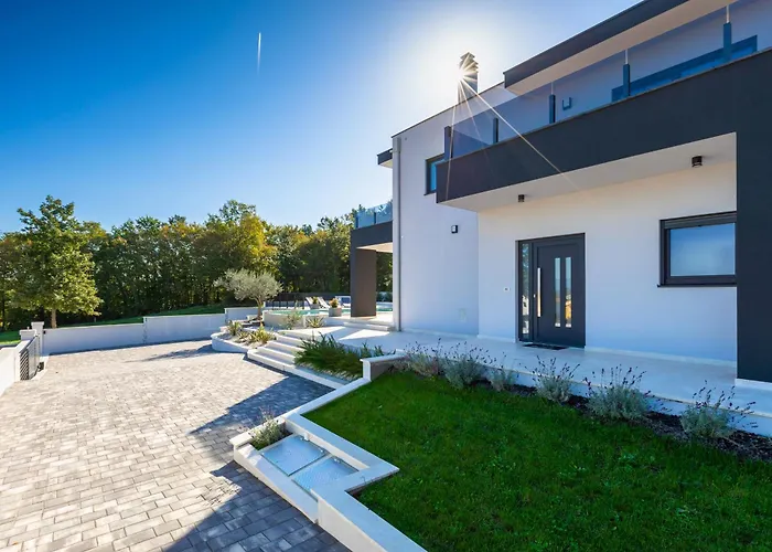 Tonchi 3 Bedroom Private Pool Bbq & Garden Vila *