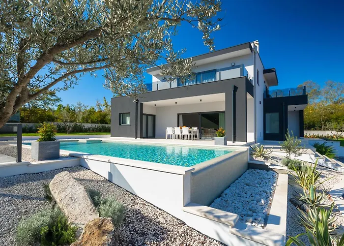 Tonchi 3 Bedroom Private Pool Bbq & Garden Vila