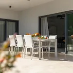 Tonchi 3 Bedroom Private Pool Bbq & Garden Villa *