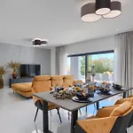 Tonchi 3 Bedroom Private Pool Bbq & Garden *
