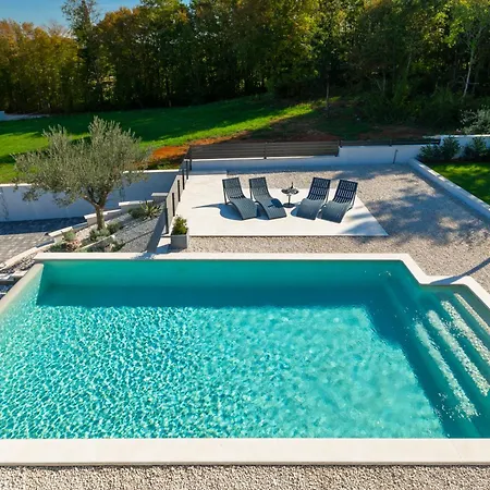 Tonchi 3 Bedroom Private Pool Bbq & Garden *
