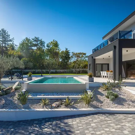 Tonchi 3 Bedroom Private Pool Bbq & Garden فيلة Barban