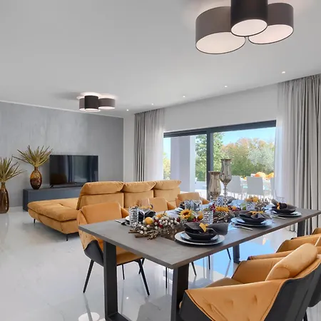 Tonchi 3 Bedroom Private Pool Bbq & Garden *