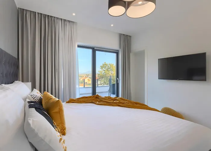 Tonchi 3 Bedroom Private Pool Bbq&garden